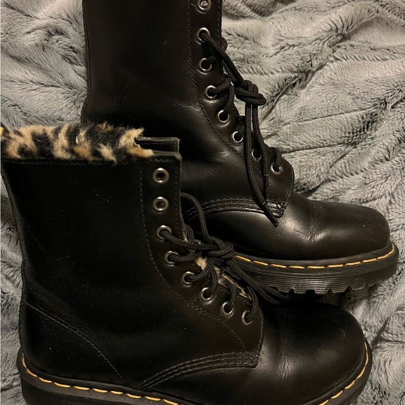 Women’s Dr. Martens - Picture 3 of 4